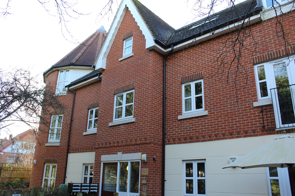 2 bed Apartment for rent in Berkshire. From Martin & Co - Reading