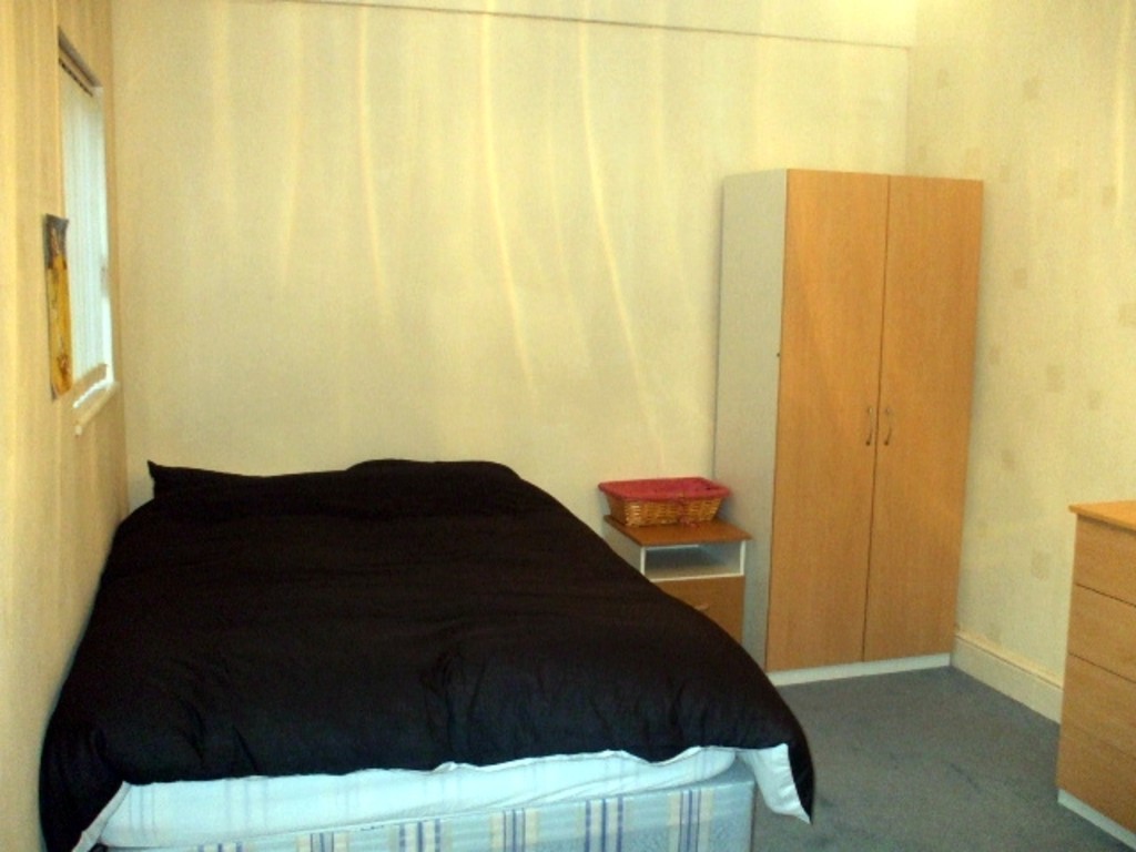 1 bed House Share for rent in Woodley. From Martin & Co - Reading
