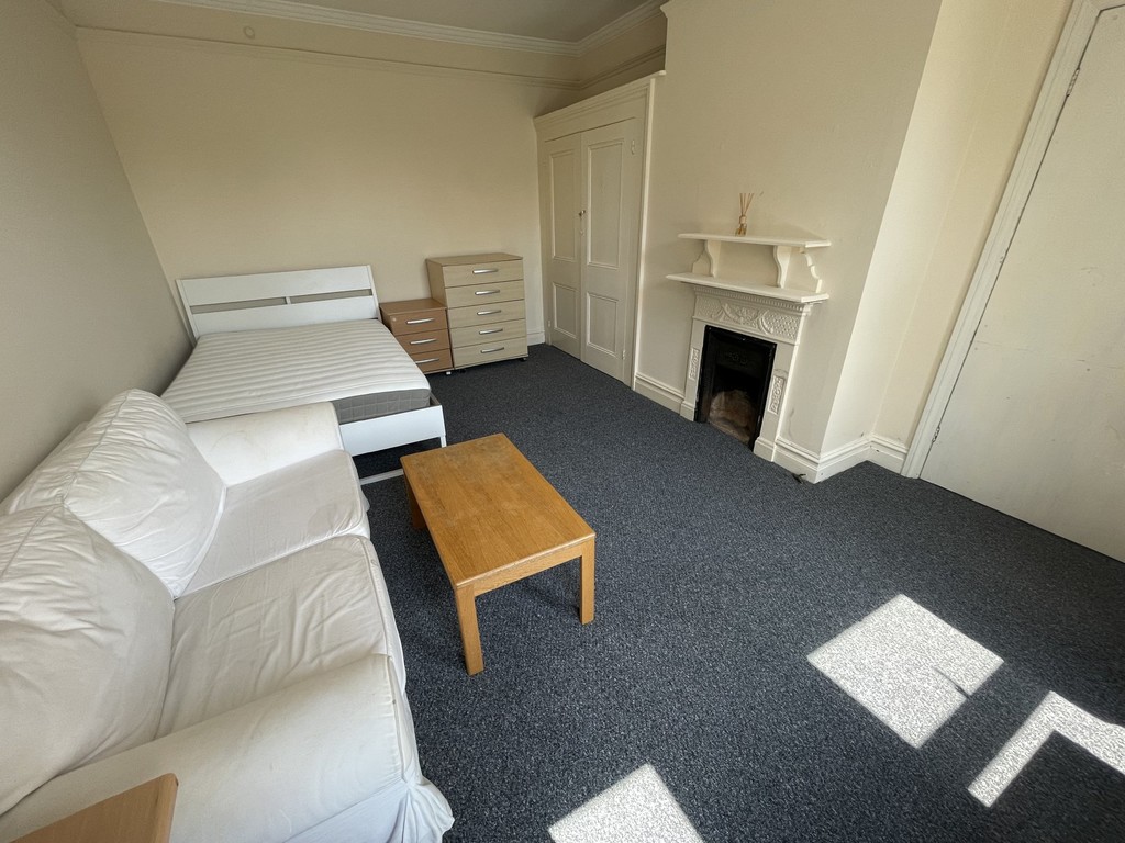 1 bed House Share for rent in Berkshire. From Martin & Co - Reading