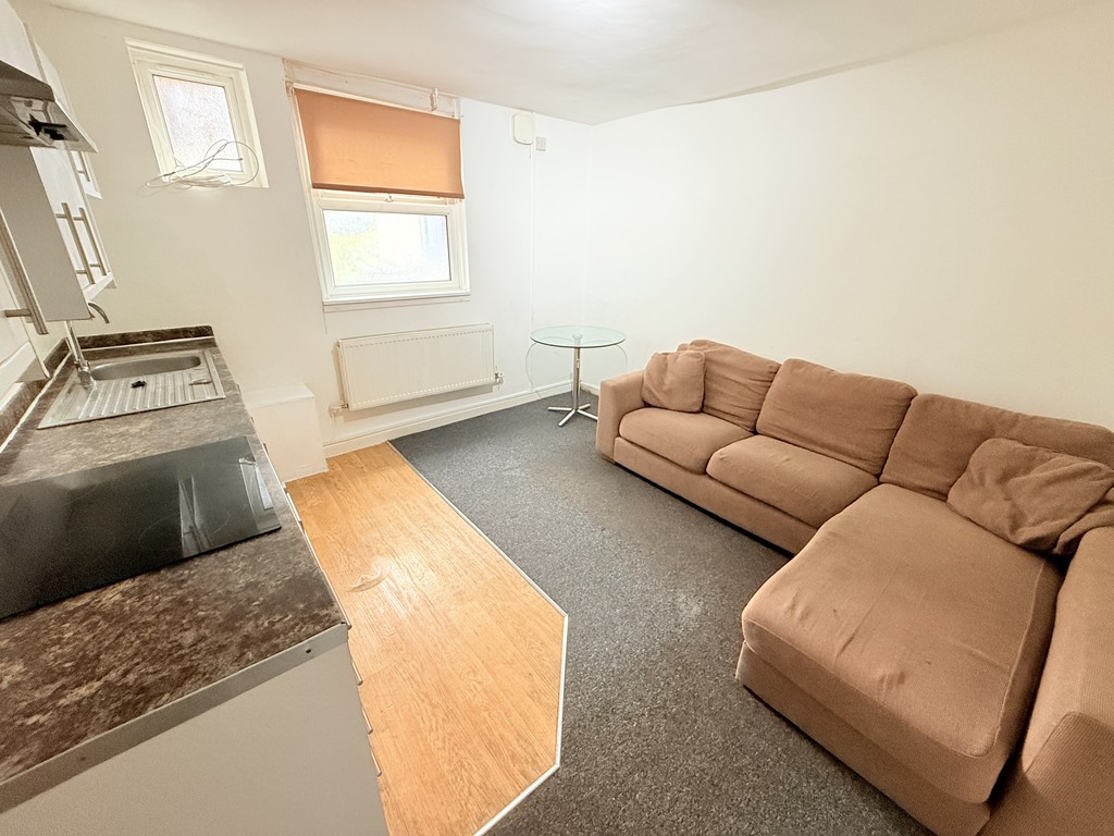 1 bed 1st Floor Flat for rent in UK. From Martin & Co - Reading