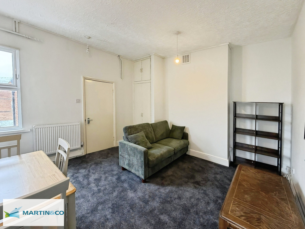 2 bed 1st Floor Flat for rent in UK. From Martin & Co - Reading