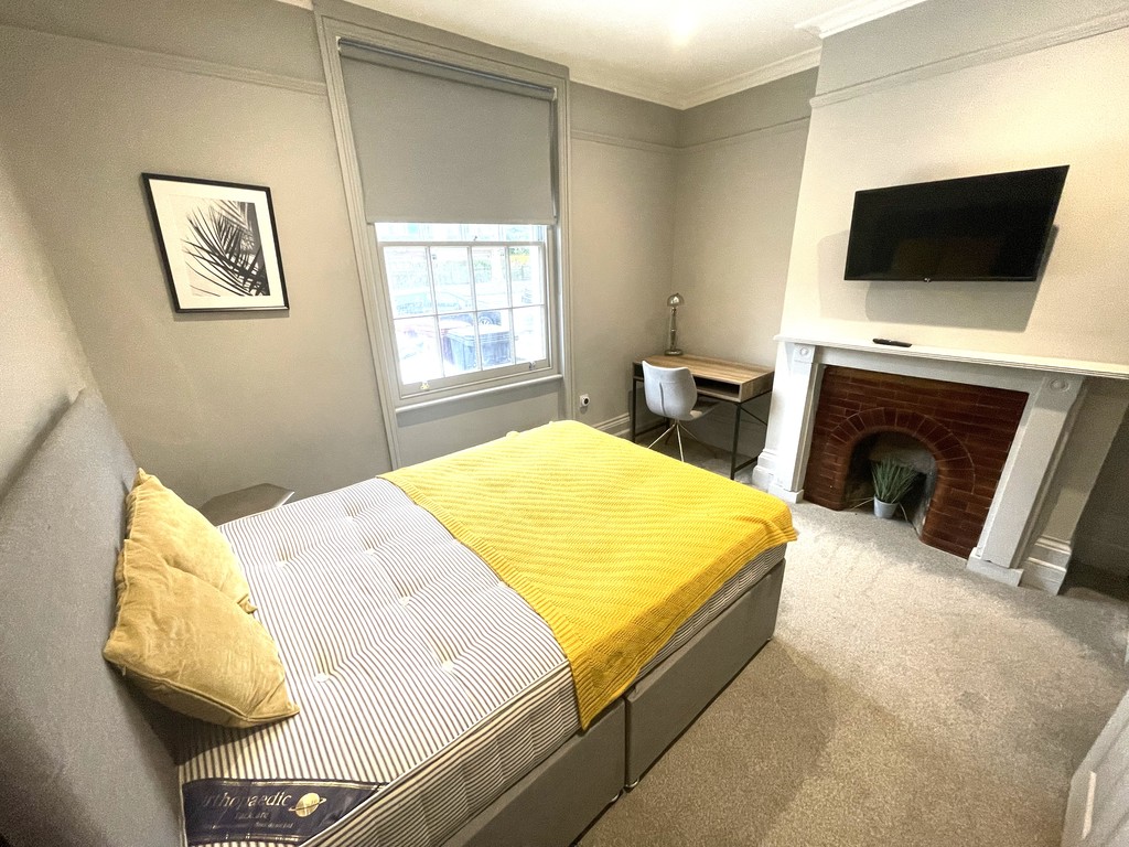 1 bed House Share for rent in Berkshire. From Martin & Co - Reading