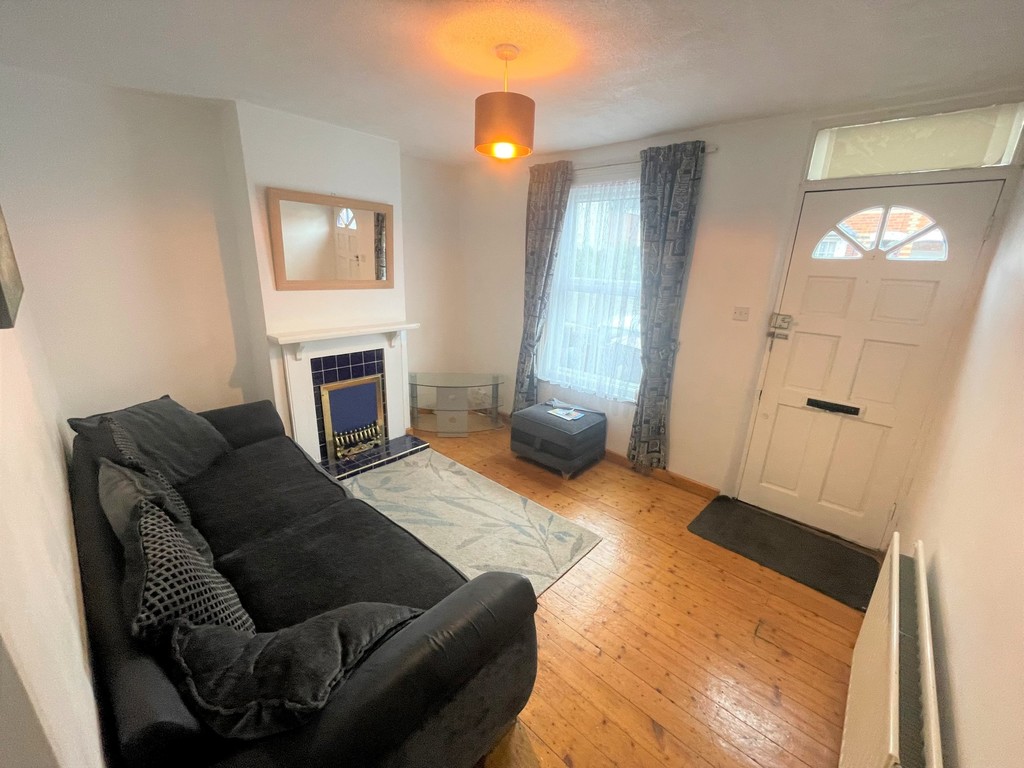 2 bed Mid Terraced House for rent in Reading. From Martin & Co - Reading