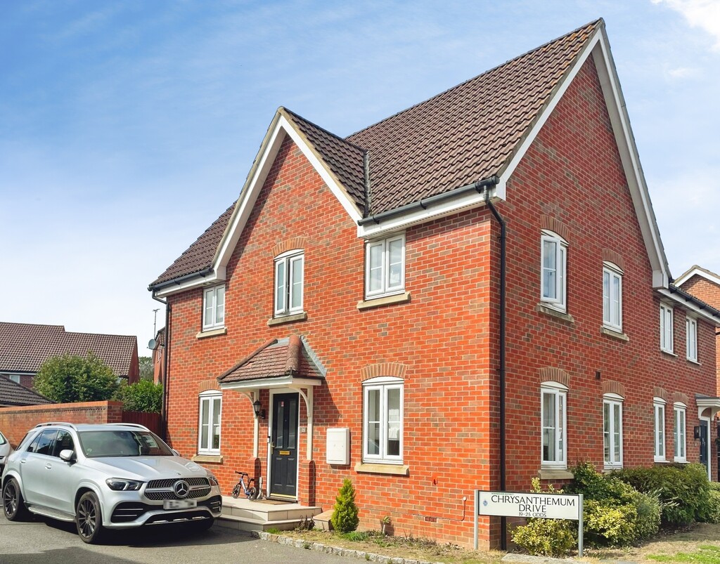 3 bed Semi Detached for rent in Shinfield. From Martin & Co - Reading