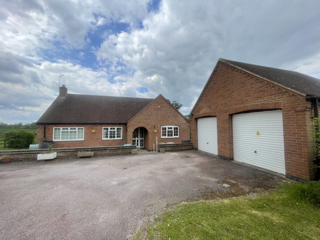 3 bed Detached bungalow for rent in Notts. From Martin & Co - Newark