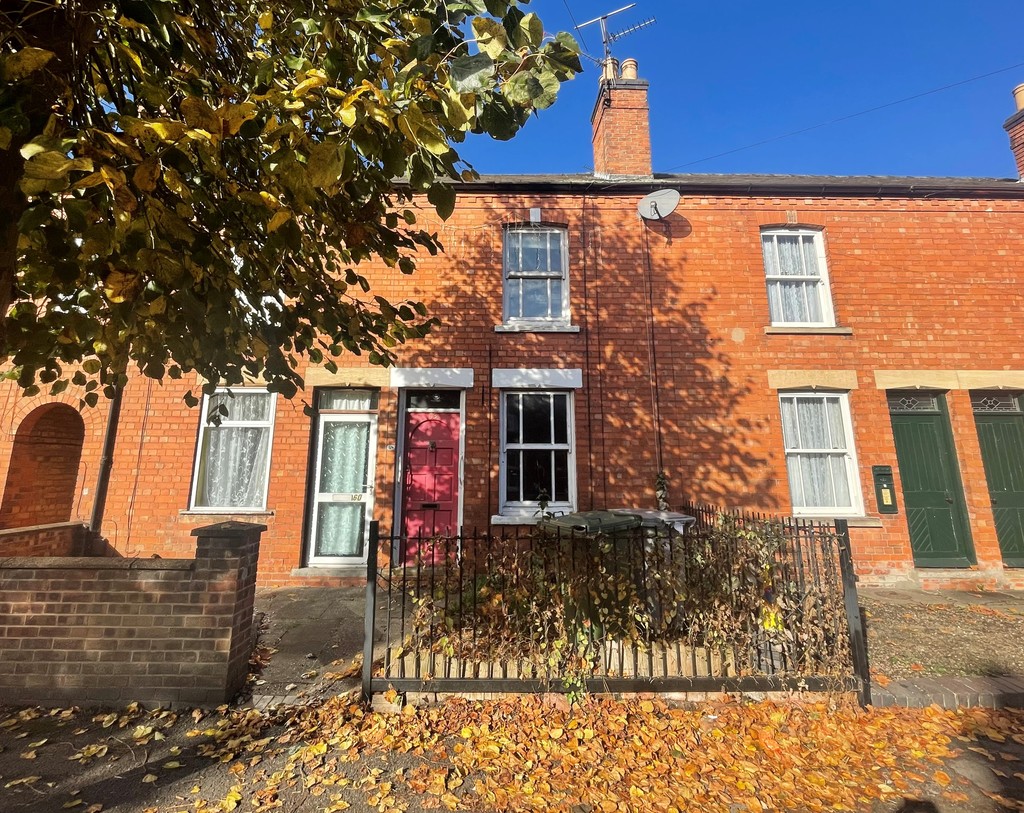2 bed Mid Terraced House for rent in Notts. From Martin & Co - Newark