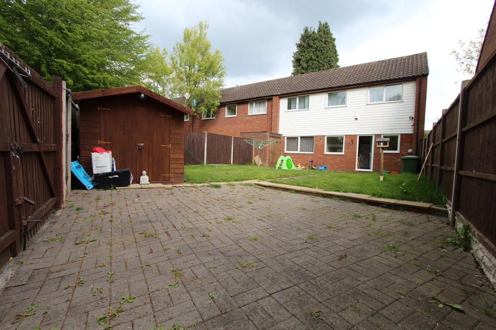 3 bed End of Terrace for rent in Birchmoor. From Martin & Co - Tamworth 3 bed End of Terrace for rent in Birchmoor. From Martin & Co - Tamworth