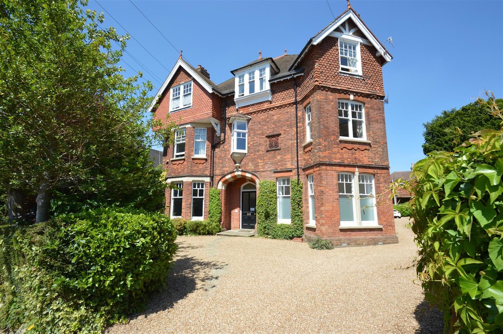 2 bed Apartment for rent in Kent. From Martin & Co - Tunbridge Wells