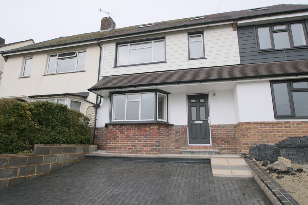 4 bed Mid Terraced House for rent in Southborough. From Martin & Co - Tunbridge Wells