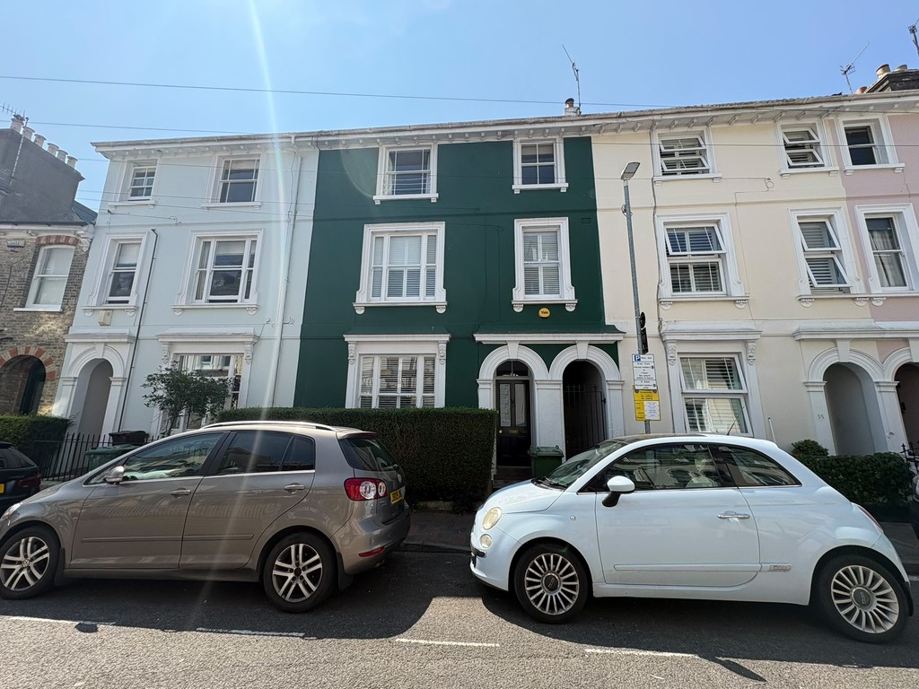 4 bed Mid Terraced House for rent in Tunbridge Wells. From Martin & Co - Tunbridge Wells