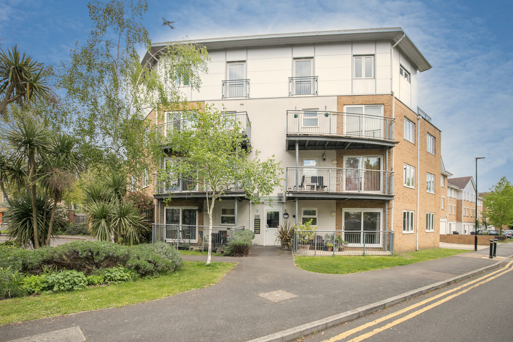 2 bed Apartment for rent in Middlesex. From Martin & Co - Twickenham