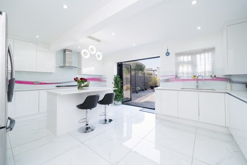 3 bed Mid Terraced House for rent in Twickenham. From Martin & Co - Twickenham