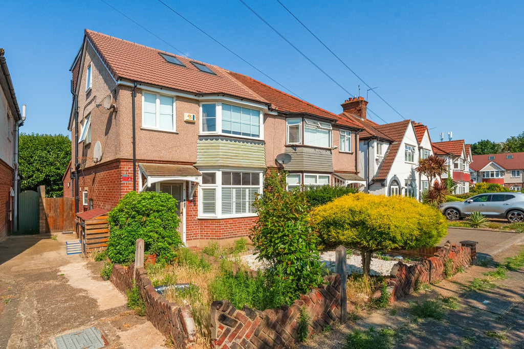 4 bed Detached for rent in Middlesex. From Martin & Co - Twickenham