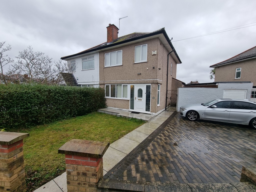 3 bed Semi Detached for rent in Hayes. From Martin & Co - Twickenham 3 bed Semi Detached for rent in Hayes. From Martin & Co - Twickenham