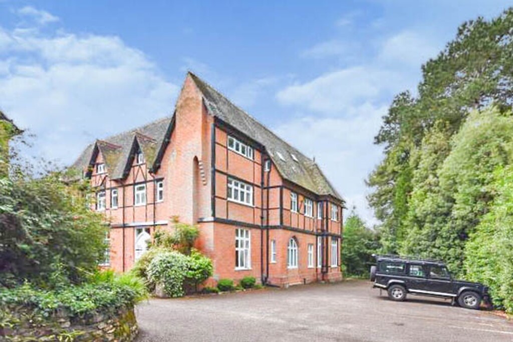 2 bed 1st Floor Flat for rent in Devon. From Martin & Co - Exeter