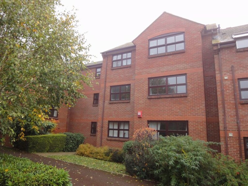 2 bed 1st Floor Flat for rent in Devon. From Martin & Co - Exeter