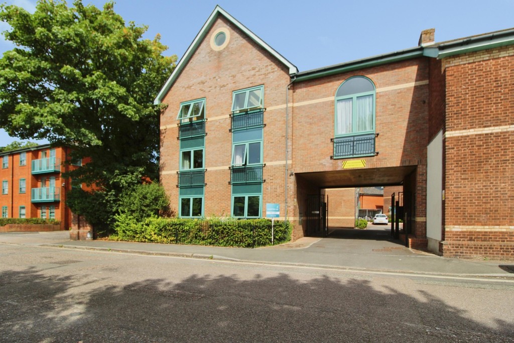 2 bed Apartment for rent in Devon. From Martin & Co - Exeter
