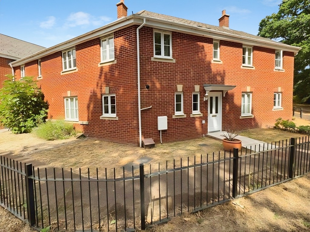 3 bed Mid Terraced House for rent in Shillingford Abbot. From Martin & Co - Exeter 3 bed Mid Terraced House for rent in Shillingford Abbot. From Martin & Co - Exeter