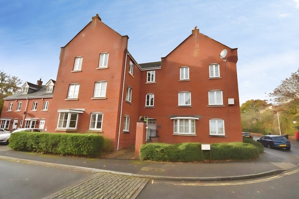 2 bed 1st Floor Flat for rent in Nadderwater. From Martin & Co - Exeter 2 bed 1st Floor Flat for rent in Nadderwater. From Martin & Co - Exeter