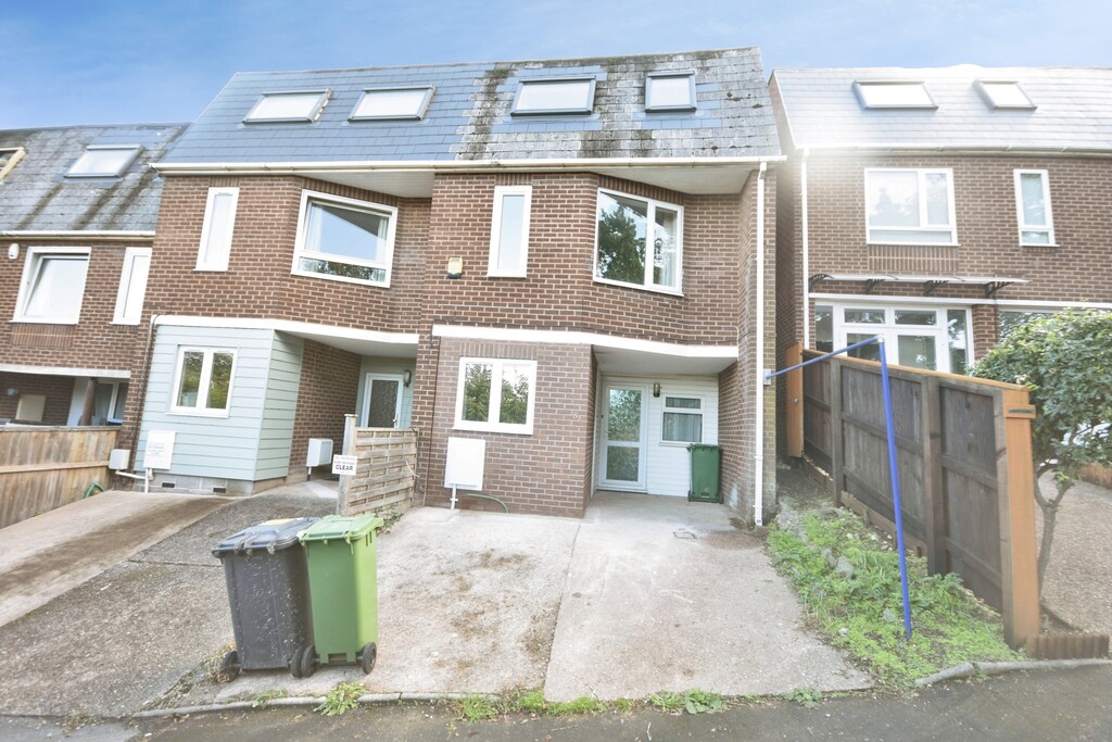 5 bed Mid Terraced House for rent in Devon. From Martin & Co - Exeter 5 bed Mid Terraced House for rent in Devon. From Martin & Co - Exeter