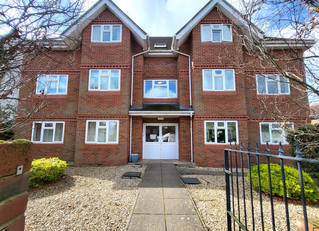 2 bed Apartment for rent in Dorset. From Martin & Co - Bournemouth