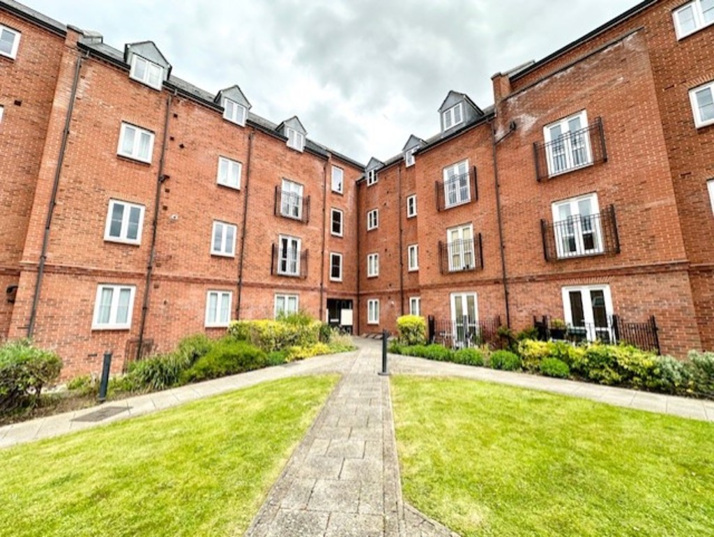 2 bed Apartment for rent in Oxon. From Martin & Co - Banbury