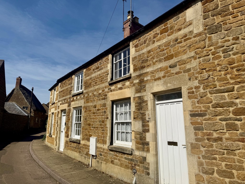 2 bed Mid Terraced House for rent in Bloxham. From Martin & Co - Banbury