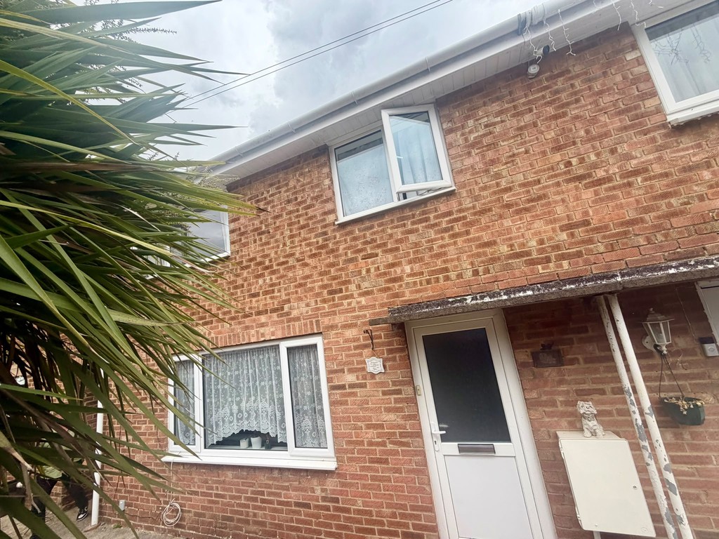 3 bed Mid Terraced House for rent in Oxon. From Martin & Co - Banbury