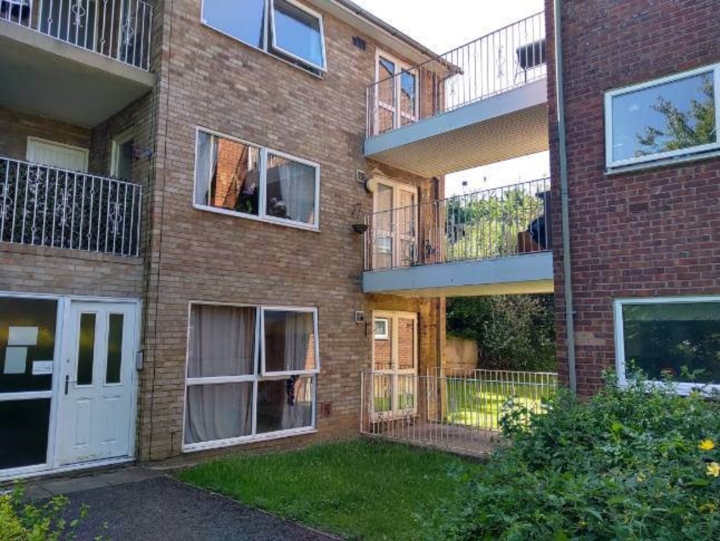 2 bed 1st Floor Flat for rent in Oxon. From Martin & Co - Banbury 2 bed 1st Floor Flat for rent in Oxon. From Martin & Co - Banbury