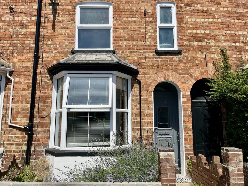 2 bed Mid Terraced House for rent in Oxfordshire. From Martin & Co - Banbury