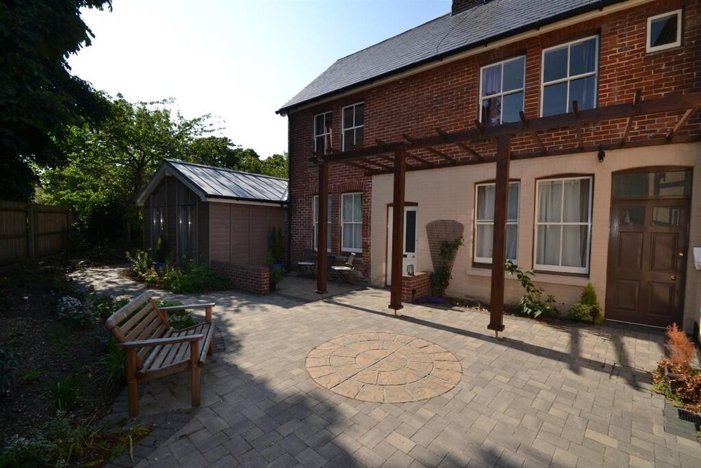 1 bed Apartment for rent in Ringwood. From Martin & Co - Ringwood