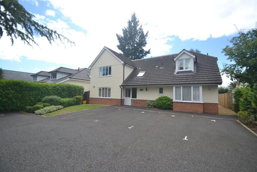1 bed 1st Floor Flat for rent in Ferndown. From Martin & Co - Ringwood