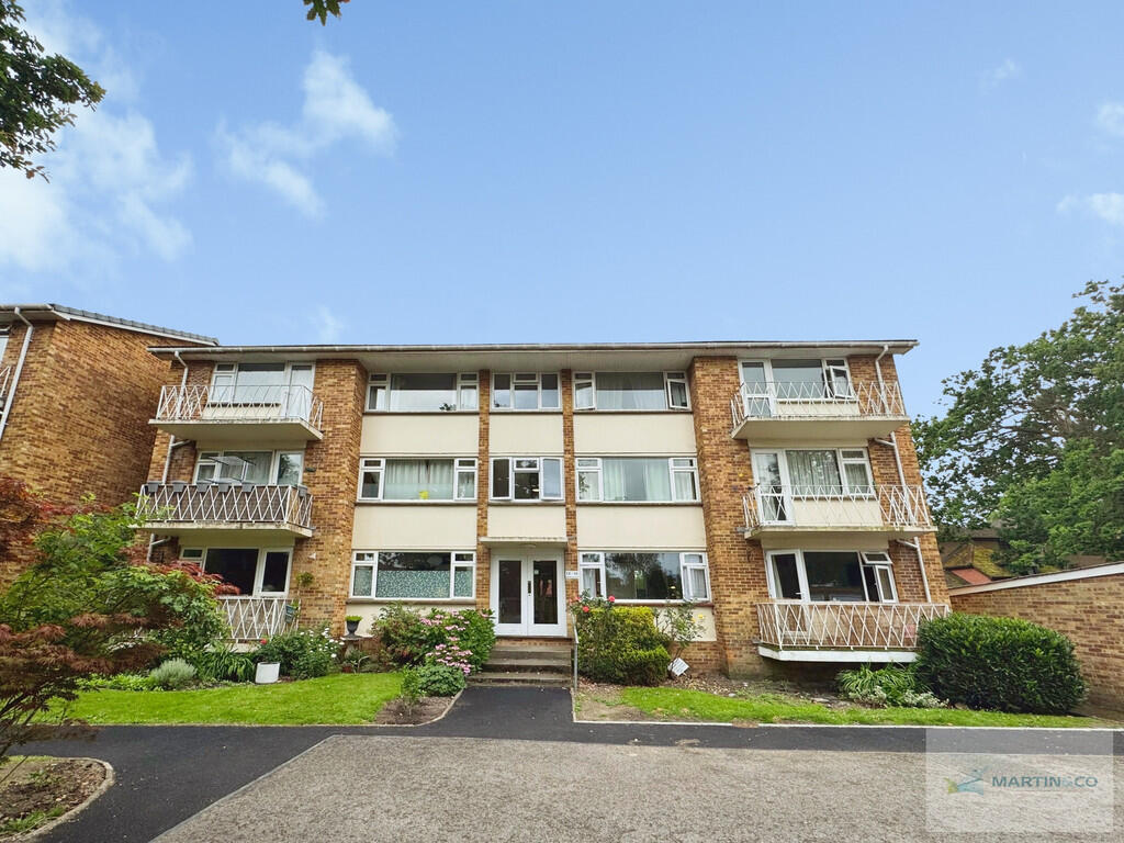 2 bed 1st Floor Flat for rent in Ringwood. From Martin & Co - Ringwood