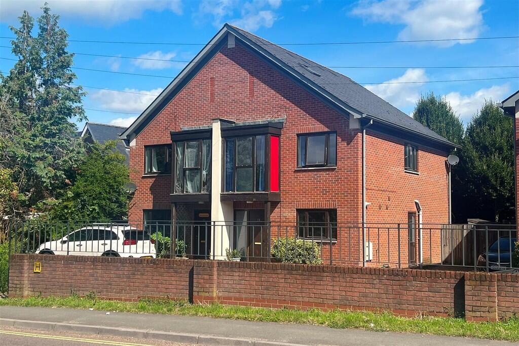 4 bed Semi Detached for rent in Ringwood. From Martin & Co - Ringwood 4 bed Semi Detached for rent in Ringwood. From Martin & Co - Ringwood