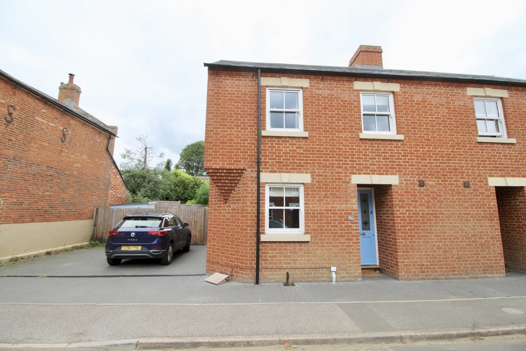 3 bed Semi Detached for rent in Buckinghamshire. From Martin & Co - Milton Keynes