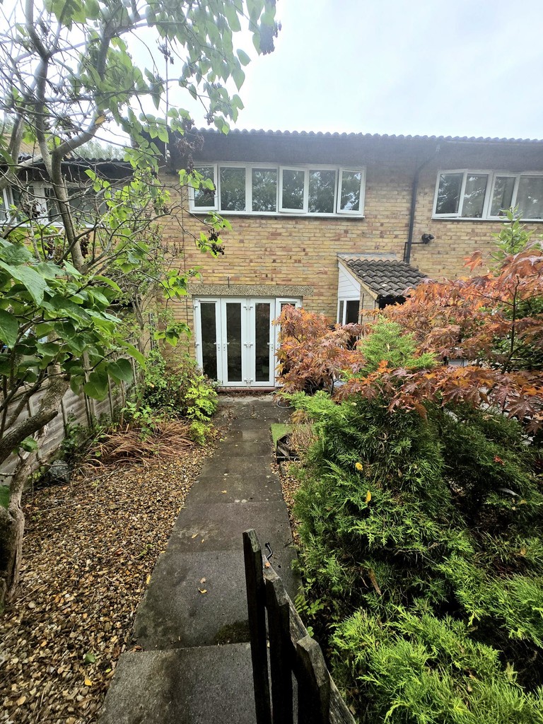 3 bed Mid Terraced House for rent in Buckinghamshire. From Martin & Co - Milton Keynes 3 bed Mid Terraced House for rent in Buckinghamshire. From Martin & Co - Milton Keynes