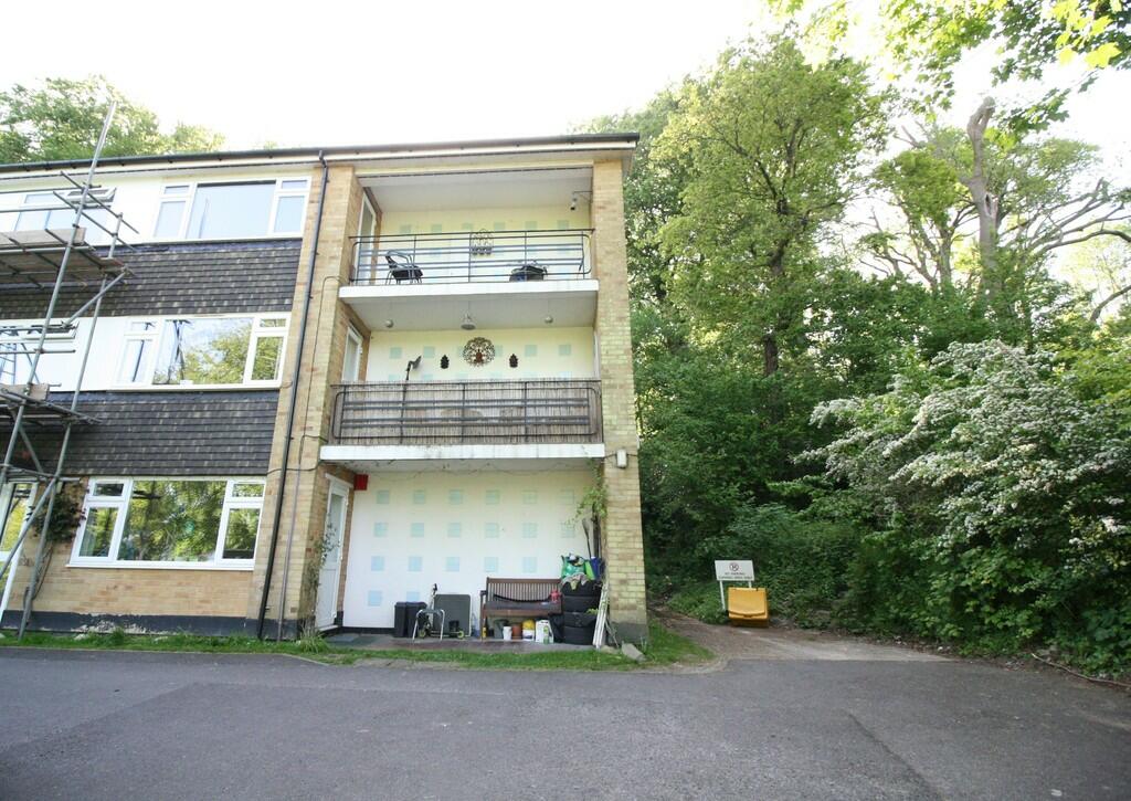 2 bed Apartment for rent in Caterham. From Martin & Co - Caterham