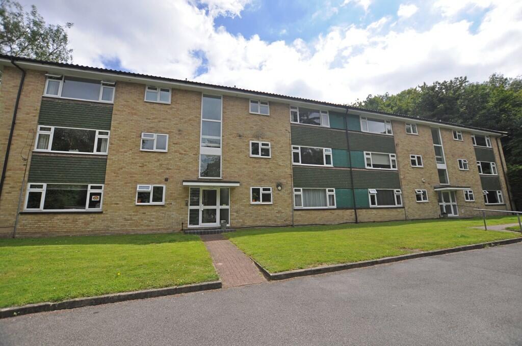 2 bed Flat for rent in Caterham. From Martin & Co - Caterham