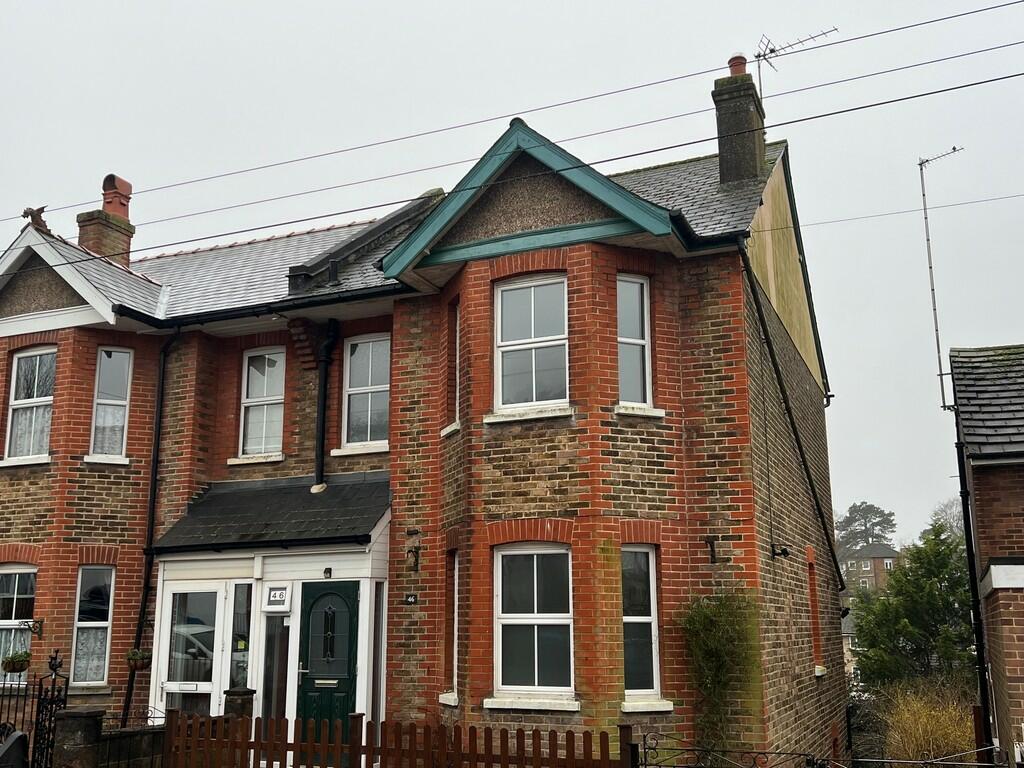3 bed Semi-Detached House for rent in Caterham. From Martin & Co - Caterham