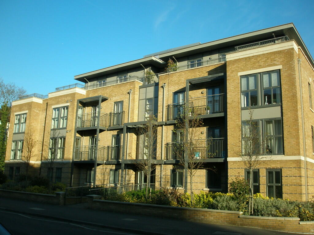 2 bed Apartment for rent in Caterham. From Martin & Co - Caterham