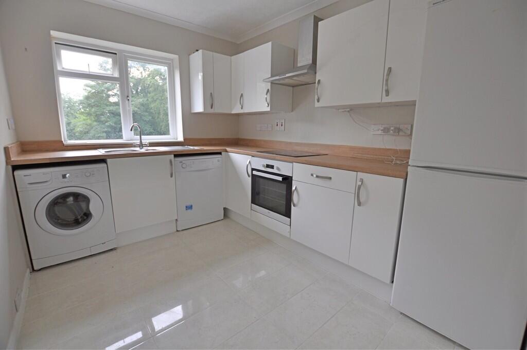 2 bed Apartment for rent in Caterham. From Martin & Co - Caterham