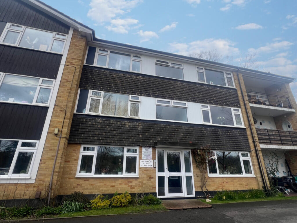 2 bed Apartment for rent in Caterham. From Martin & Co - Caterham