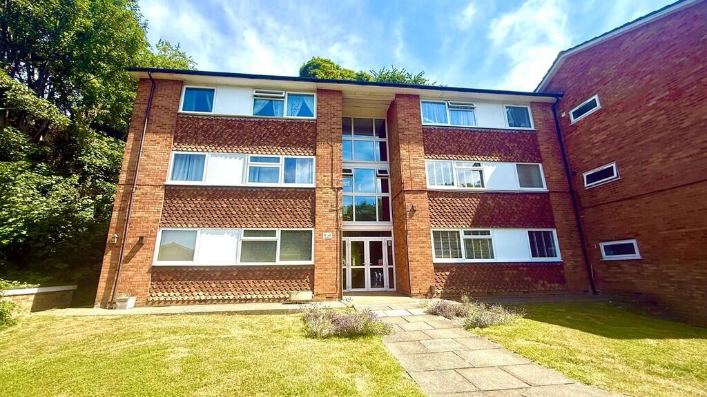2 bed Apartment for rent in Whyteleafe. From Martin & Co - Caterham