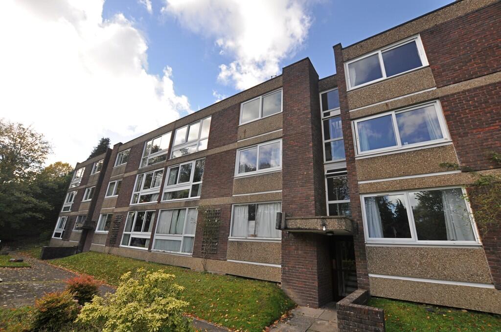 2 bed 1st Floor Flat for rent in Caterham. From Martin & Co - Caterham