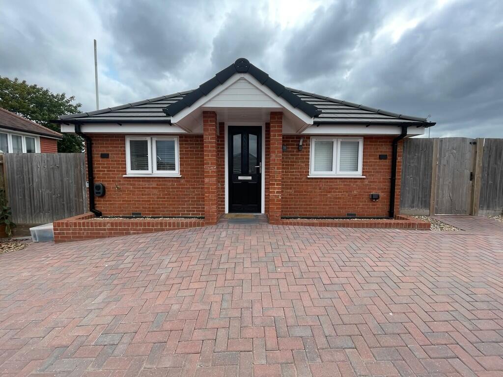 1 bed Detached bungalow for rent in Tonbridge. From Martin & Co - Caterham
