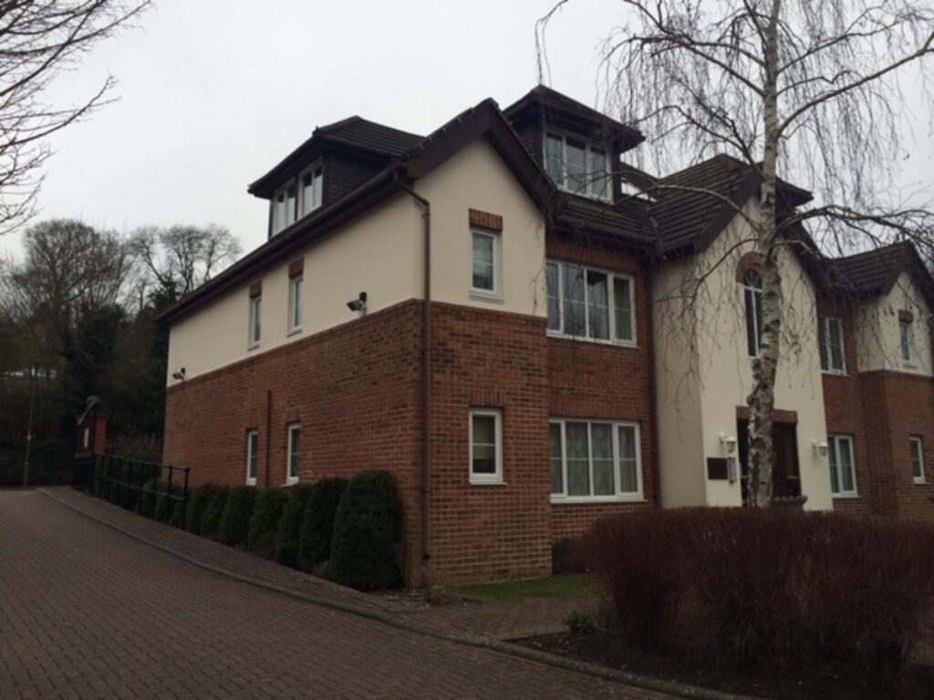 2 bed 1st Floor Flat for rent in Whyteleafe. From Martin & Co - Caterham 2 bed 1st Floor Flat for rent in Whyteleafe. From Martin & Co - Caterham