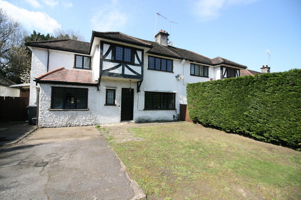 4 bed Semi Detached for rent in Purley. From Martin & Co - Caterham 4 bed Semi Detached for rent in Purley. From Martin & Co - Caterham