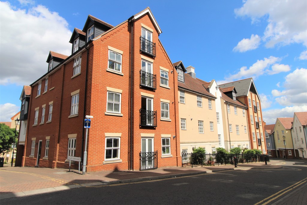 2 bed Ground floor maisonette for rent in Essex. From Martin & Co - Colchester
