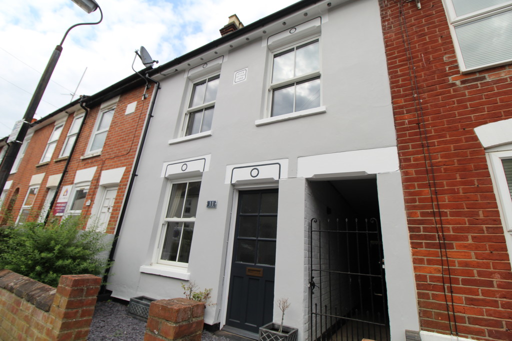 3 bed Mid Terraced House for rent in Essex. From Martin & Co - Colchester