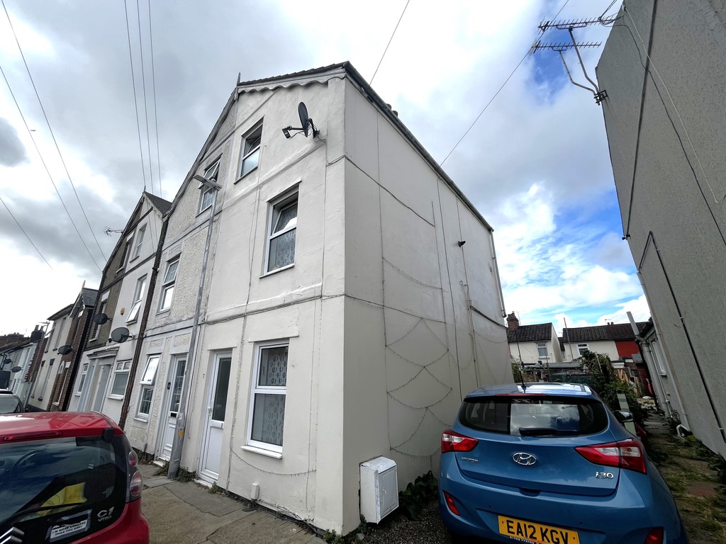 3 bed Town House for rent in Essex. From Martin & Co - Colchester 3 bed Town House for rent in Essex. From Martin & Co - Colchester